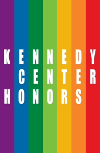 rechteckiges Logo mit in Spalten angeordneten Regenbogenfarben, darin der Schriftzug „Kennedy Center Honors“