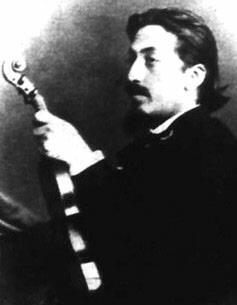 Schwarzweiß-Fotografie von Henryk Wieniawski, der im Sitzen die Geige auf den Oberschenkel aufstützt