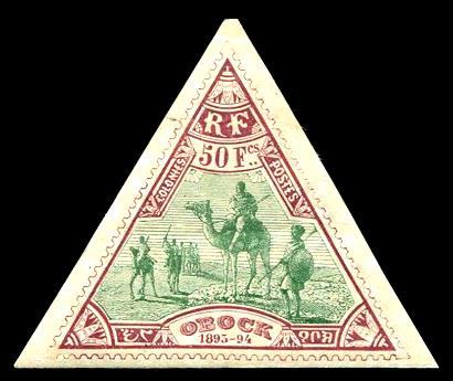 Dreieckige Briefmarke im Wert von 50 Francs, im Bildinneren das Motiv von Einheimischen auf Kamelen, Umrandung mit der Aufschrift „Obock, 1893-94“.