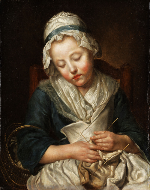 Sitzendes Mädchen mit Strickzeug, mit geschlossenen Augen und zur Seite geneigtem Oberkörper.