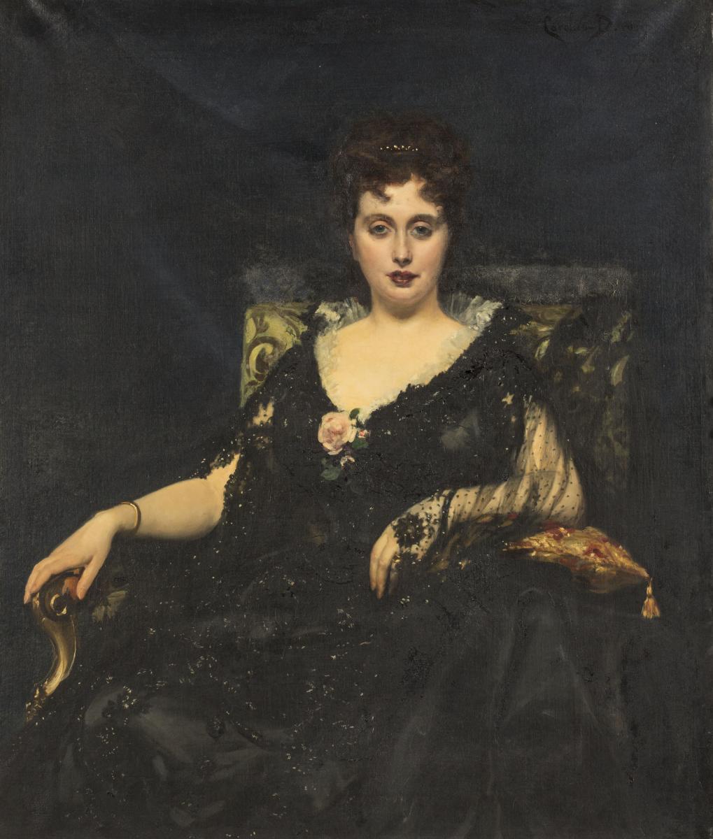 Dame in schwarzem Spitzenkleid, aufrecht in einem Sessel sitzend und selbstbewusst den Betrachter anschauend.