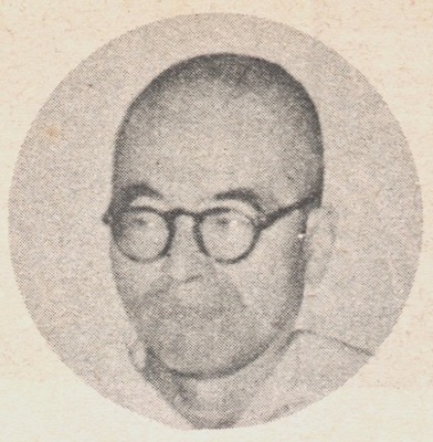 Schwarzweiß-Portrait eines Mannes mit Brille